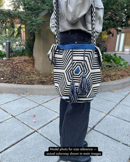 Mochila - Conchas - Gris + Blanca – No Replica Bags display picture 2