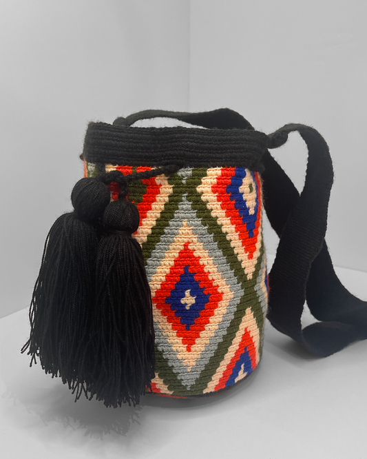 mini mochila with a diamond pattern in the colors red-orange, light orange, blue, and two shades of greens.